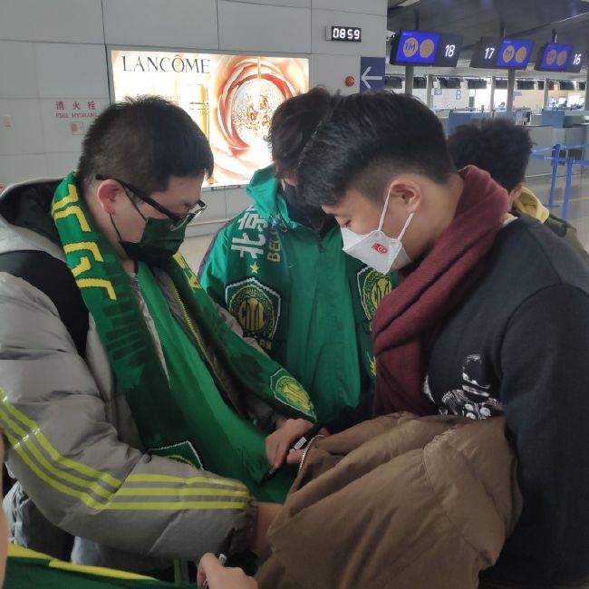 北京时间今天凌晨，本赛季西甲第18轮，马竞主场3-3战平赫塔费，格列兹曼追平马竞队史射手王阿拉贡内斯173球的进球纪录，西蒙尼在赛后接受采访时表示：格列兹曼是名非凡的球员，他对我们非常重要。